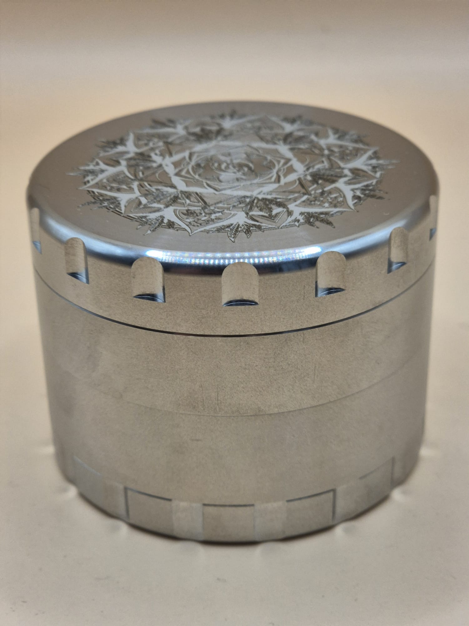 Edelstahl Grinder XXL 4-tlg. Kräutermühle Crusher - 60mm, H47mm