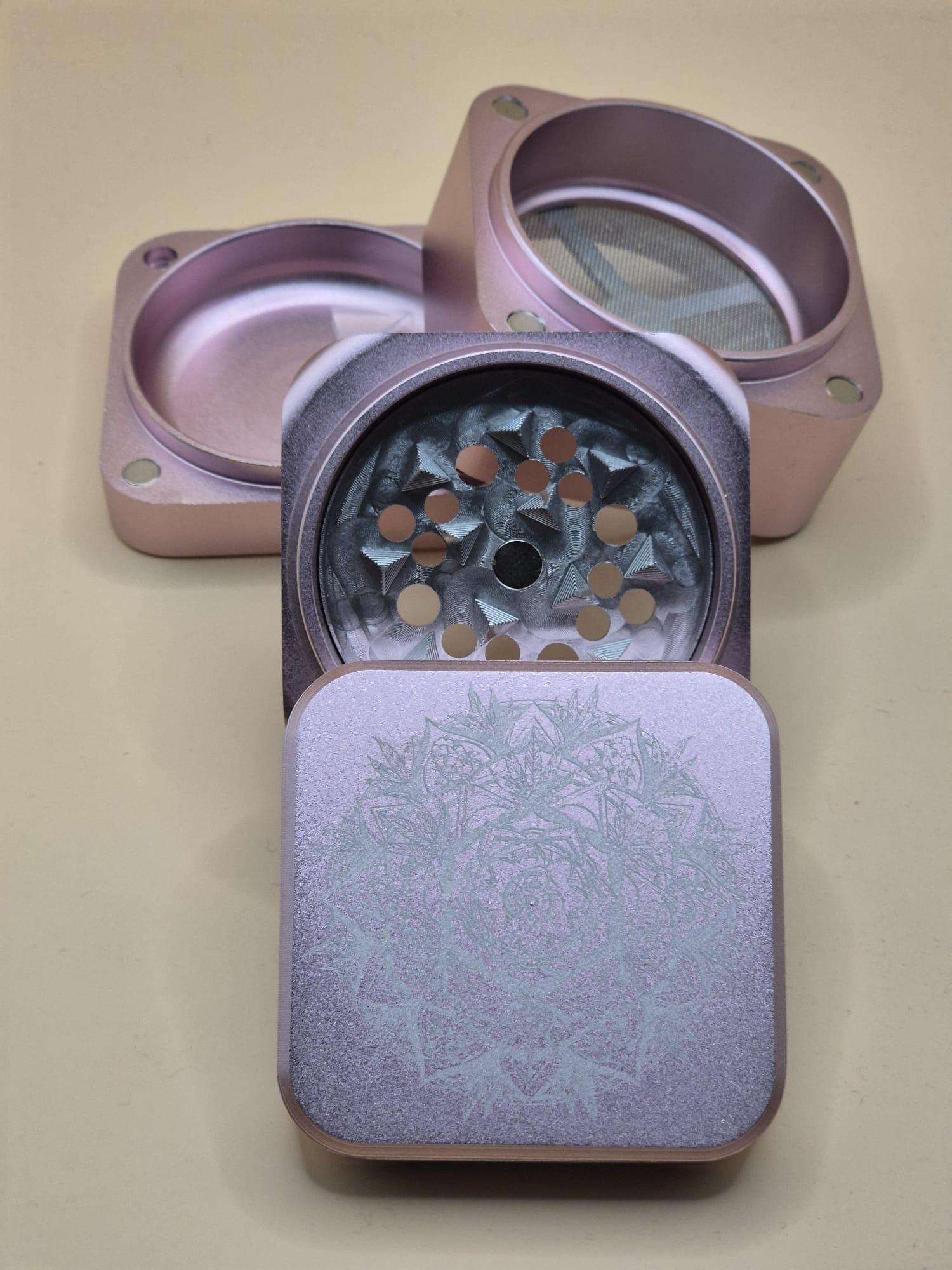 Aluminium Grinder XXL 4-tlg. Kräutermühle Crusher - 55mm, H60mm